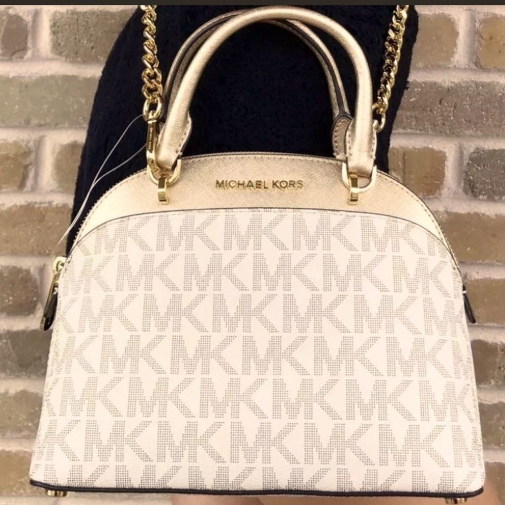 Nwt Michael Kors Emmy white and gold
crossbody